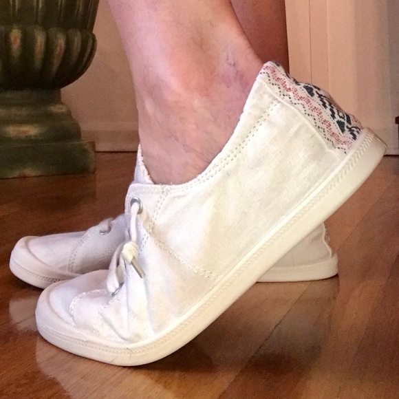 madden nyc Shoes - NIB Madden NYC Sneakers